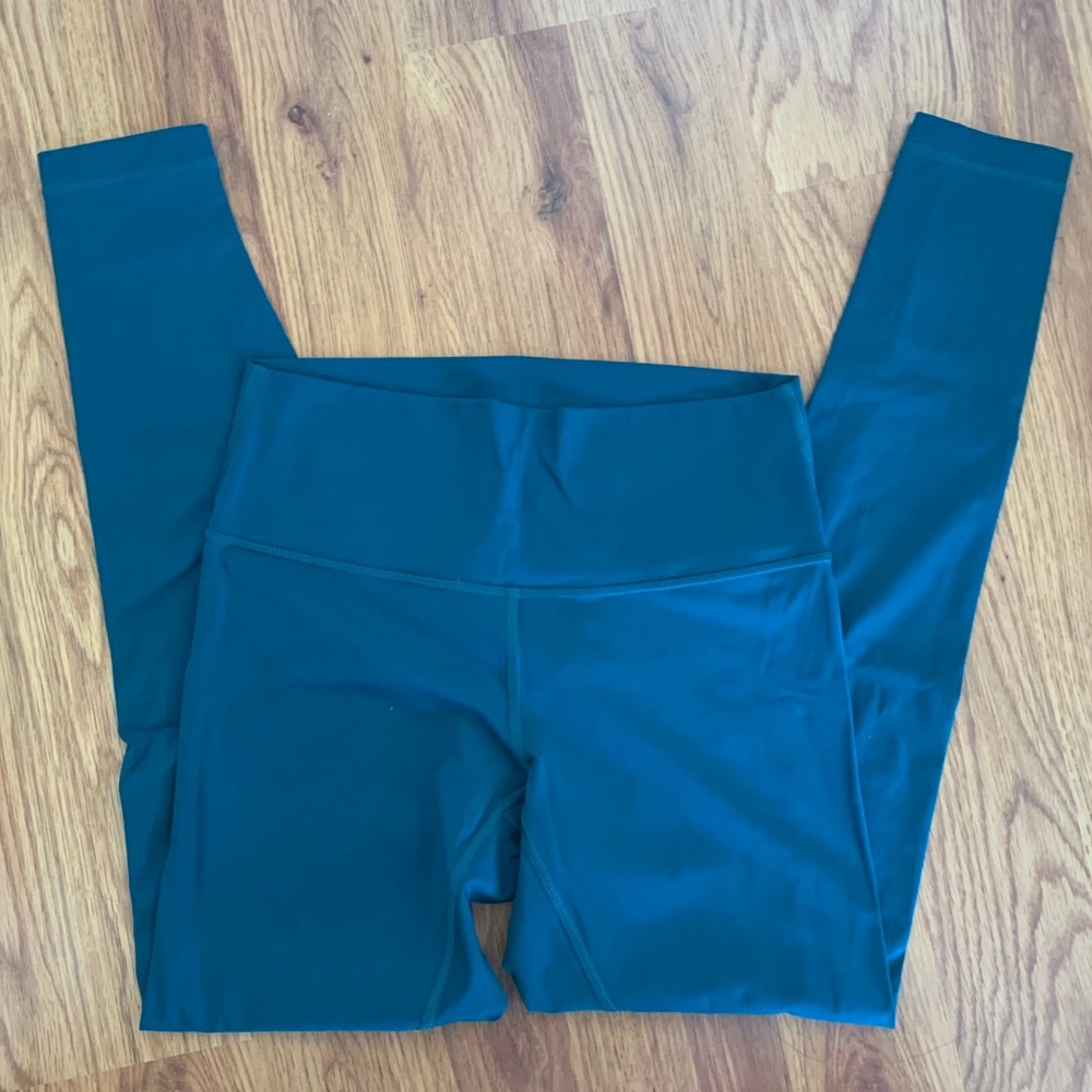 size 8 lululemon wunder under teal